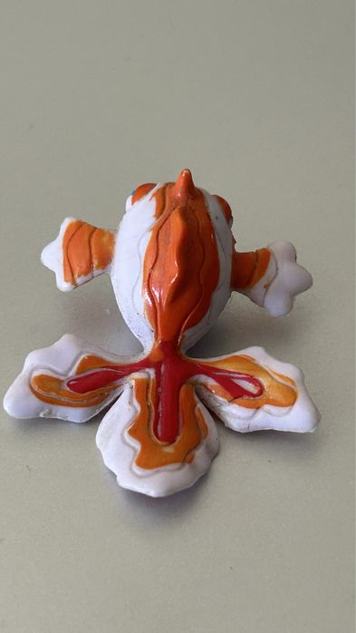 Pokemon Goldeen Tommy 2006 figura boneco peixe