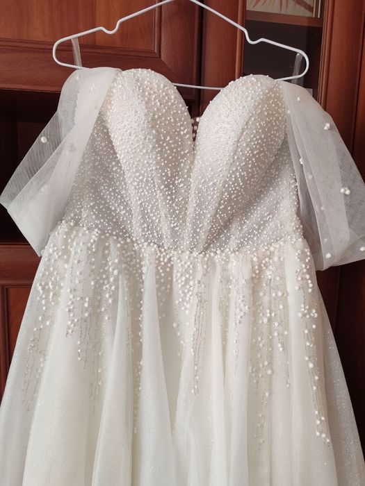 Весільна сукня кольору айворі