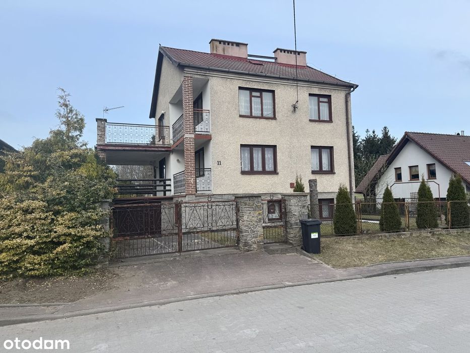 Dom wolnostojący z garażem i ogrodem