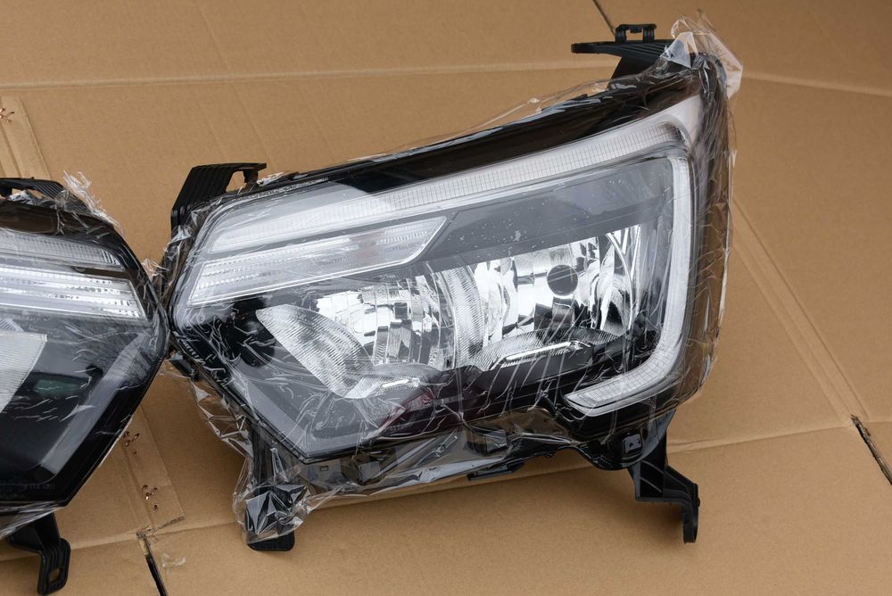 Renault Master IV lampa lewa reflektor lewy LED