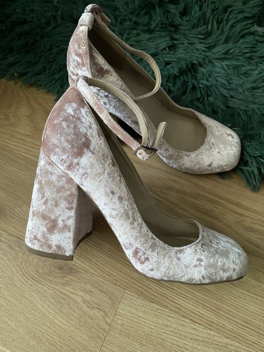 Buty na grubym obcasie, rozmiar 38