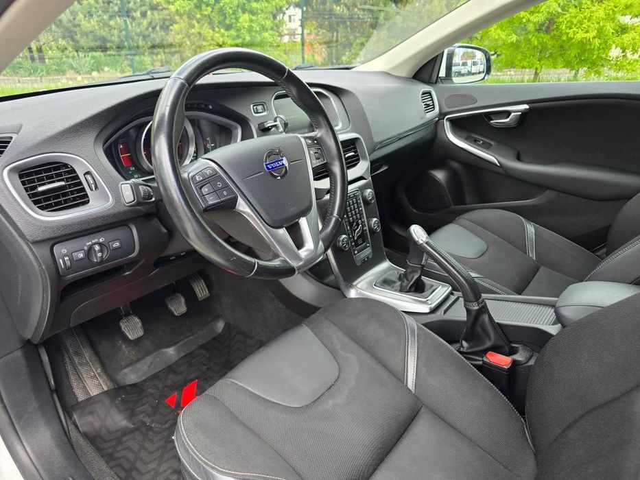 Продам  Volvo V40 2013. Можна в розстрочку, під викуп.