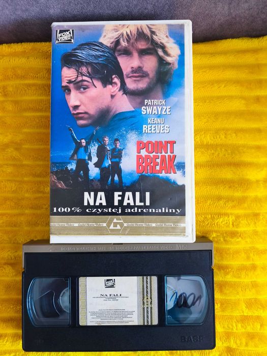 sprzedam kasetę vhs z filmem Na Fali