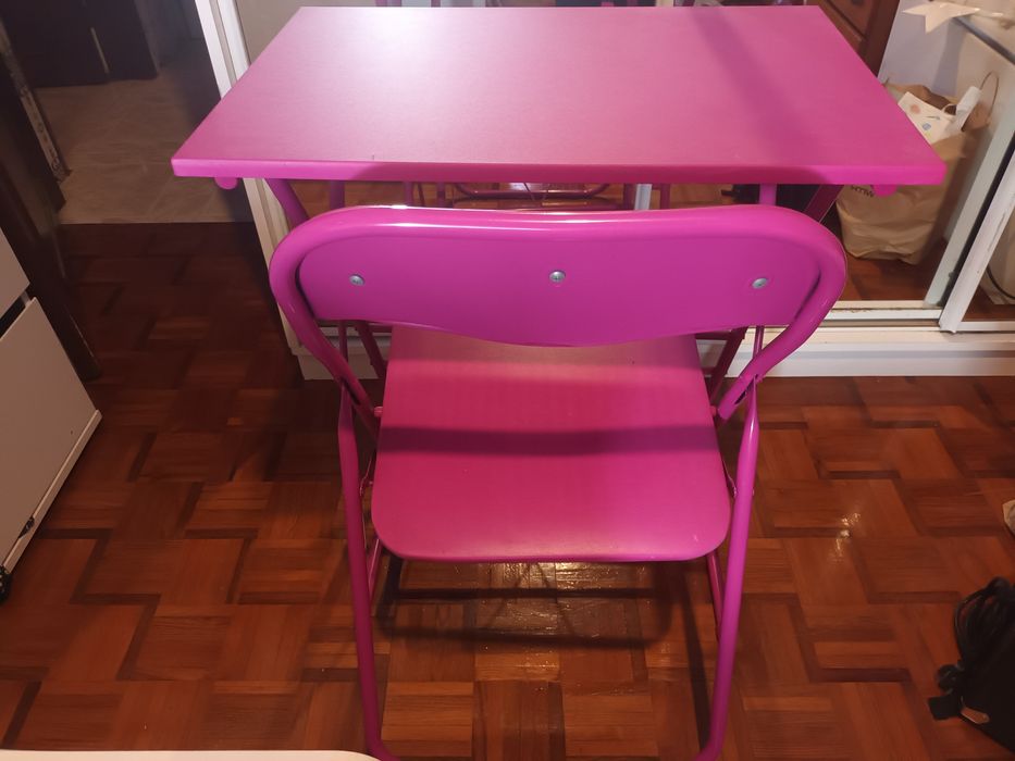 Secretaria com cadeira