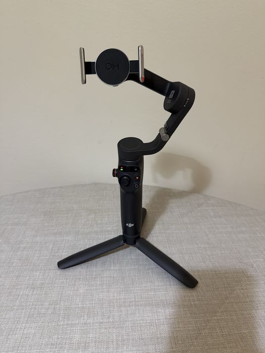 Gimbal (estabilizador) de vídeo DJI Osmo Mobile 6.