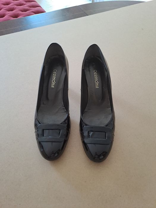 Sapatos verniz castanho escuro