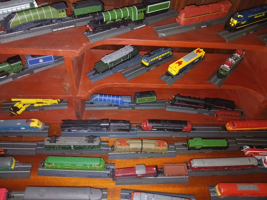 Colecao comboio locomotiva 240 €