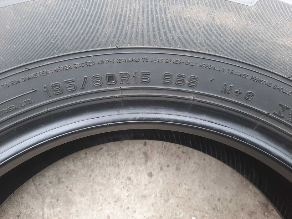 Opony letnie klasy premium DUNLOP 195/80/15 ok. 6 mm 2023 r.