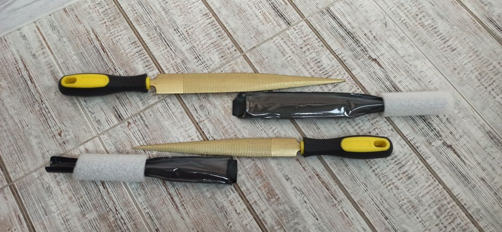 Пара напилків по дереву