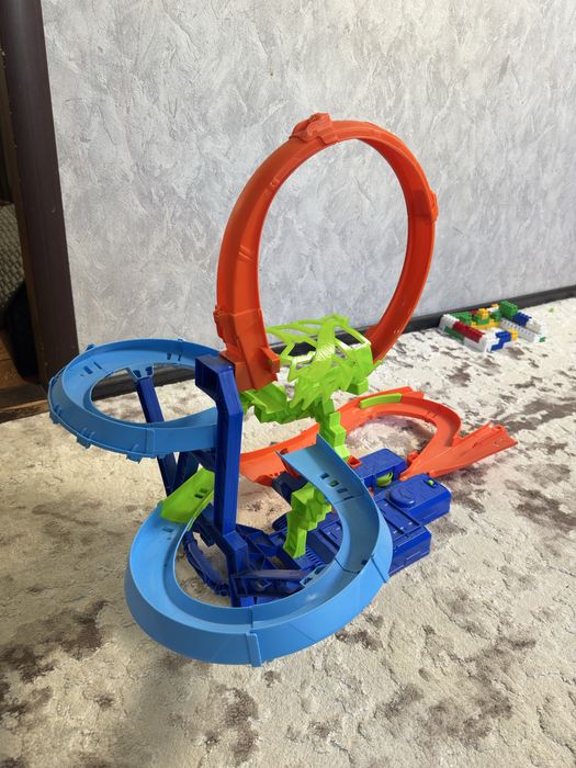 Hot Wheels Stunt tracks Невероятные воздушные столкновения
