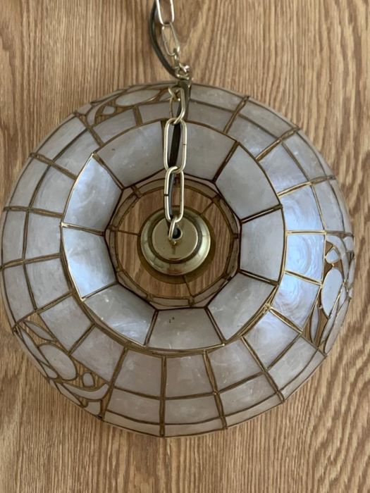 Lampa wisząca z masy perłowej