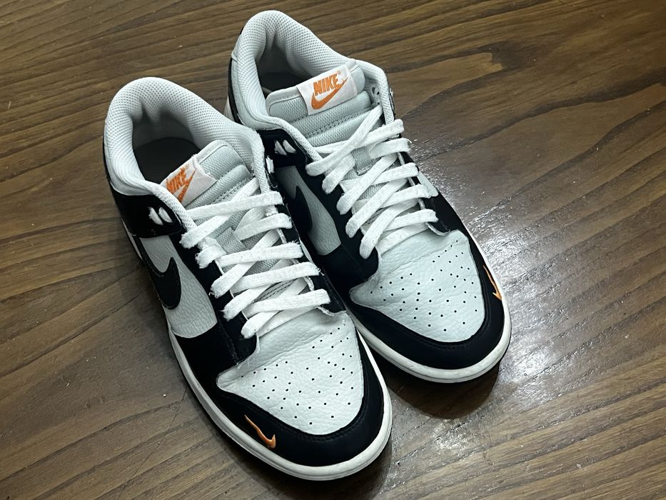 Nike Dunk Low na cor "Black Total Orange Mini Swoosh"