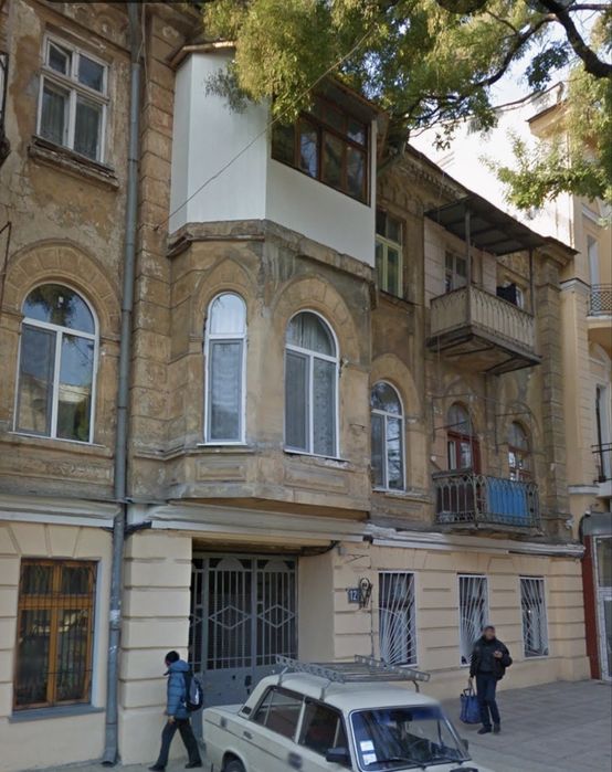 Продам комнату с балконом в центре 9500
