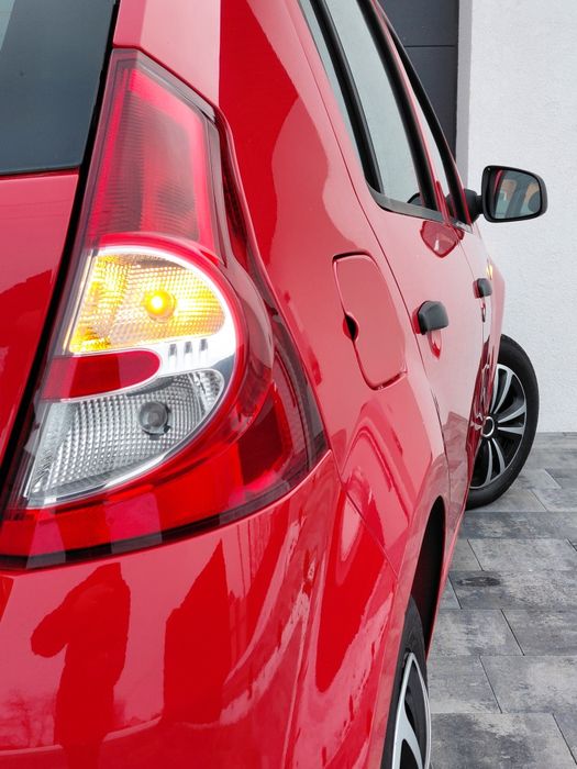 Продаєця Dacia Sandero 1.4 бензин 2009 рік