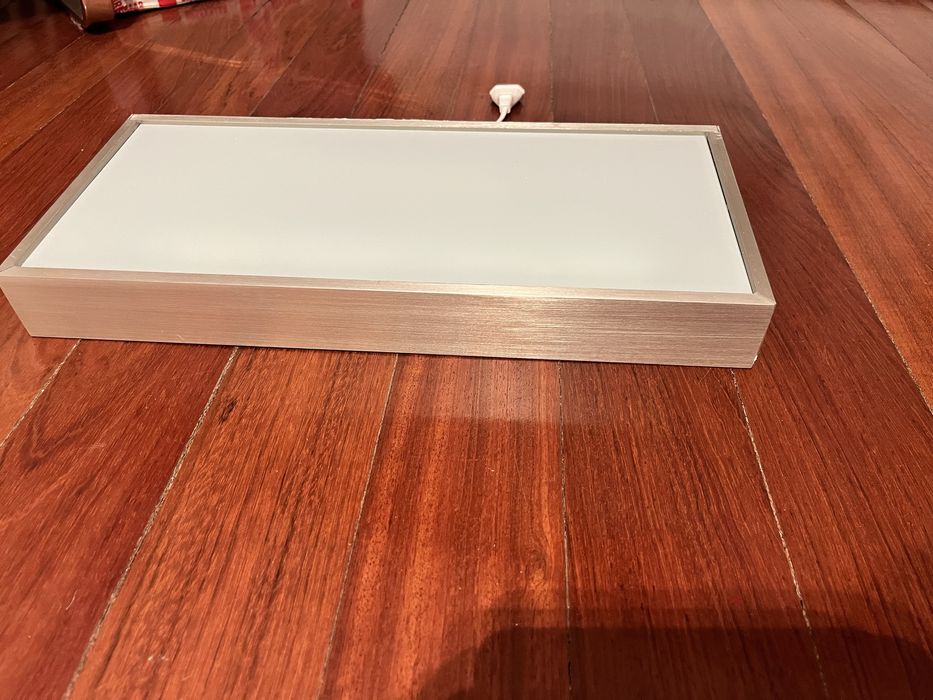 Prateleira com led em vidro