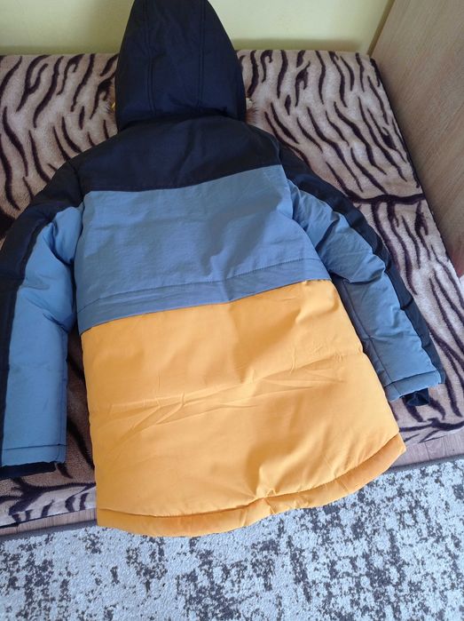 Продам куртку зимову дитячу