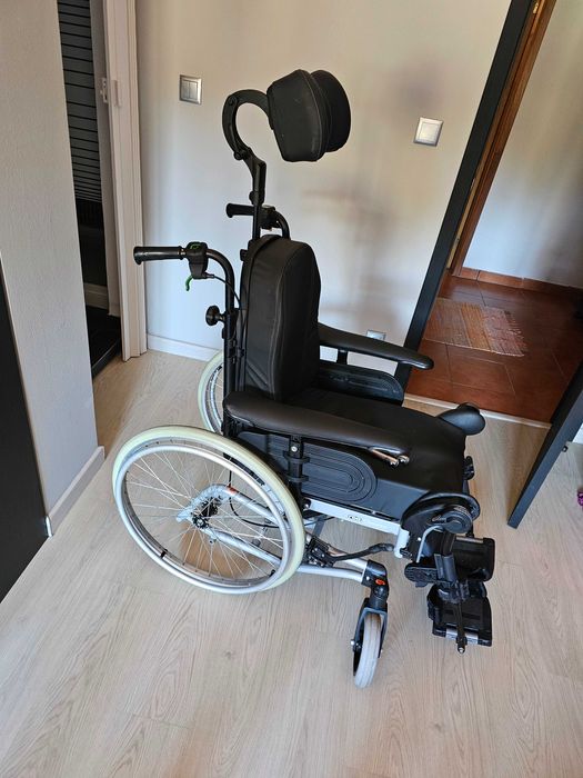Cadeira de rodas Invacare Rea Clematis 39