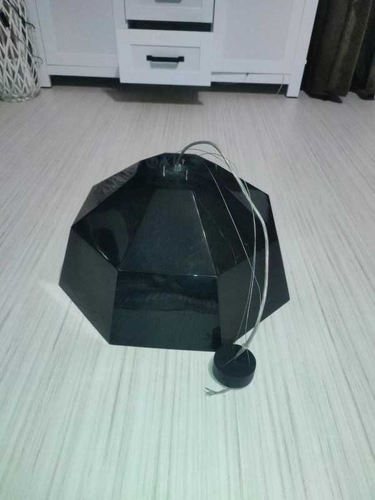 czarna lampa wisząca industrialna