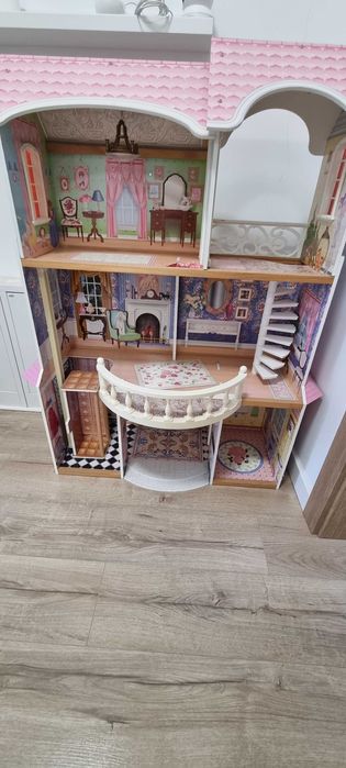 Duży domek dla lalek