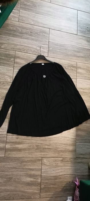 Czarna bluzeczka z klamrą r50-60