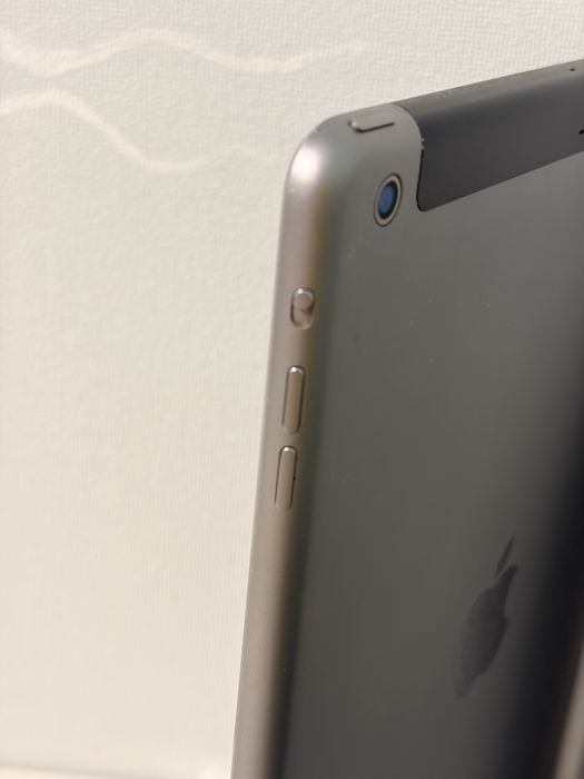 Планшет Apple iPad Air 1  64Gb (A1475) відмінний стан