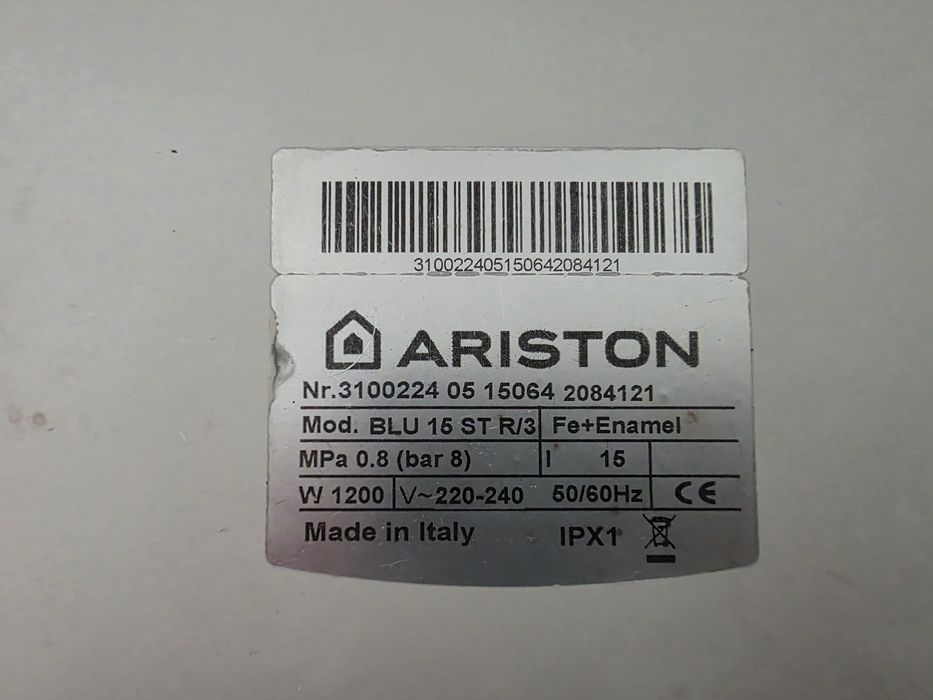 Продам водонагреватель Ariston (15 литров) (Течет)