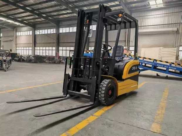 Empilhador Novo Elétrico 1500 KG - 3 Rodas