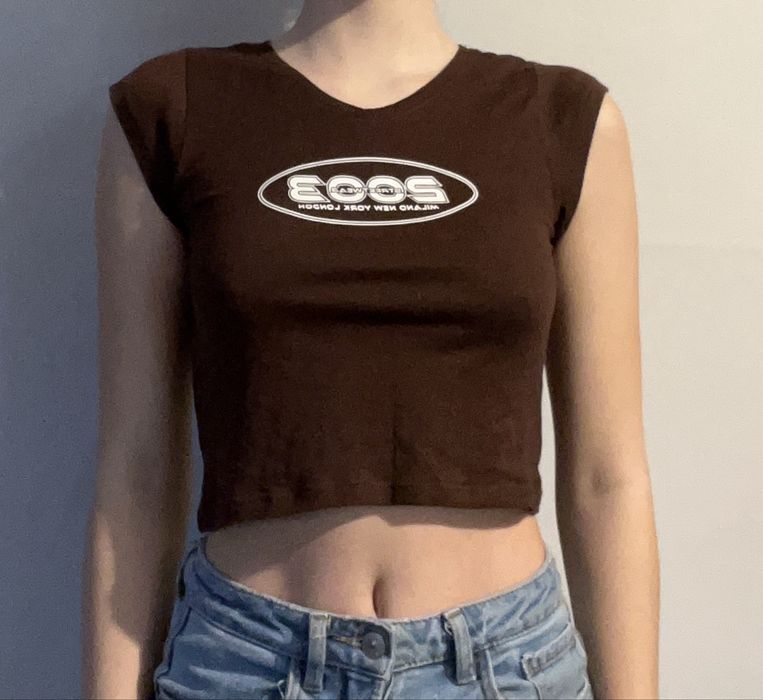 Brązowy top z napisem