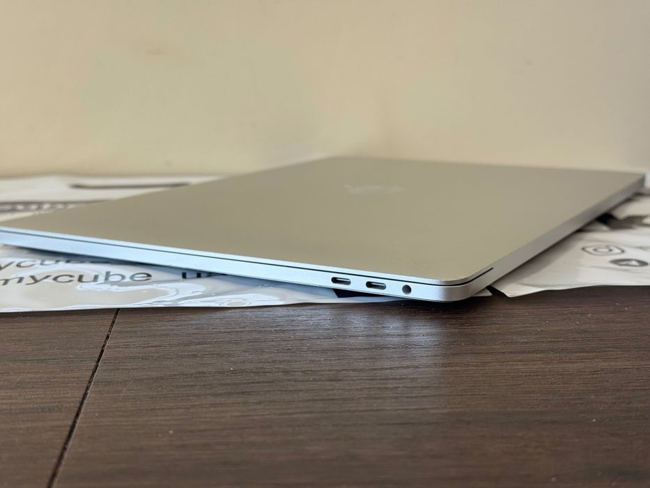 Apple MacBook Pro 15" 2017 i7 2,8GHz 16Gb/256GB Space Gray