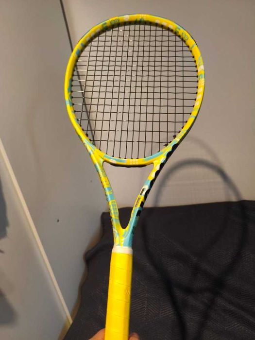 Wilson Clash 100 v2 w limitowanej edycji Paletka Tenisowa Minions Paletka tenisowa