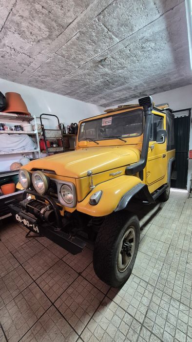 Land Cruiser BJ40 com extras