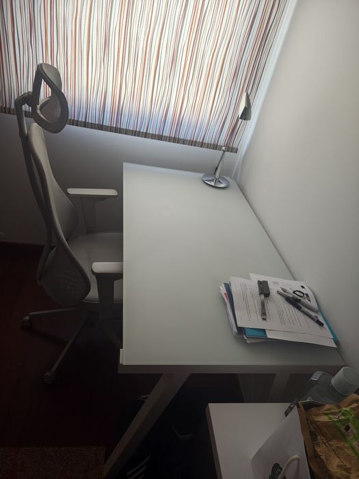 Secretaria e cadeira articulada