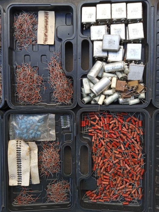 Радиодетали много! конденцаторы, резисторы, диоды...