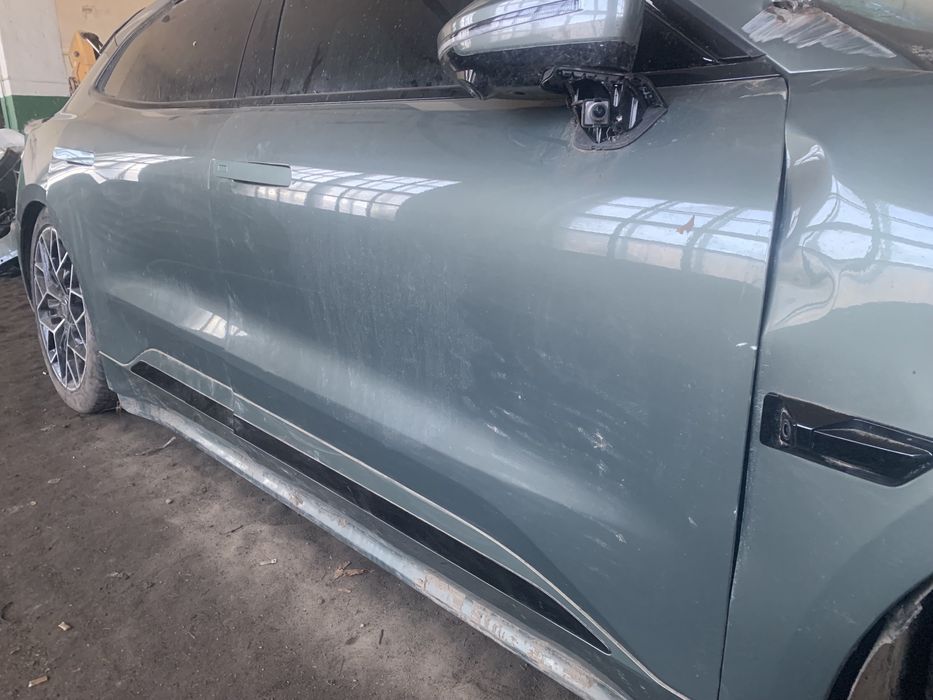 Двері zeekr 001