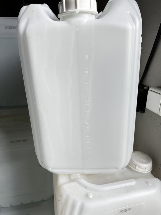 Каністри пластикові 20л