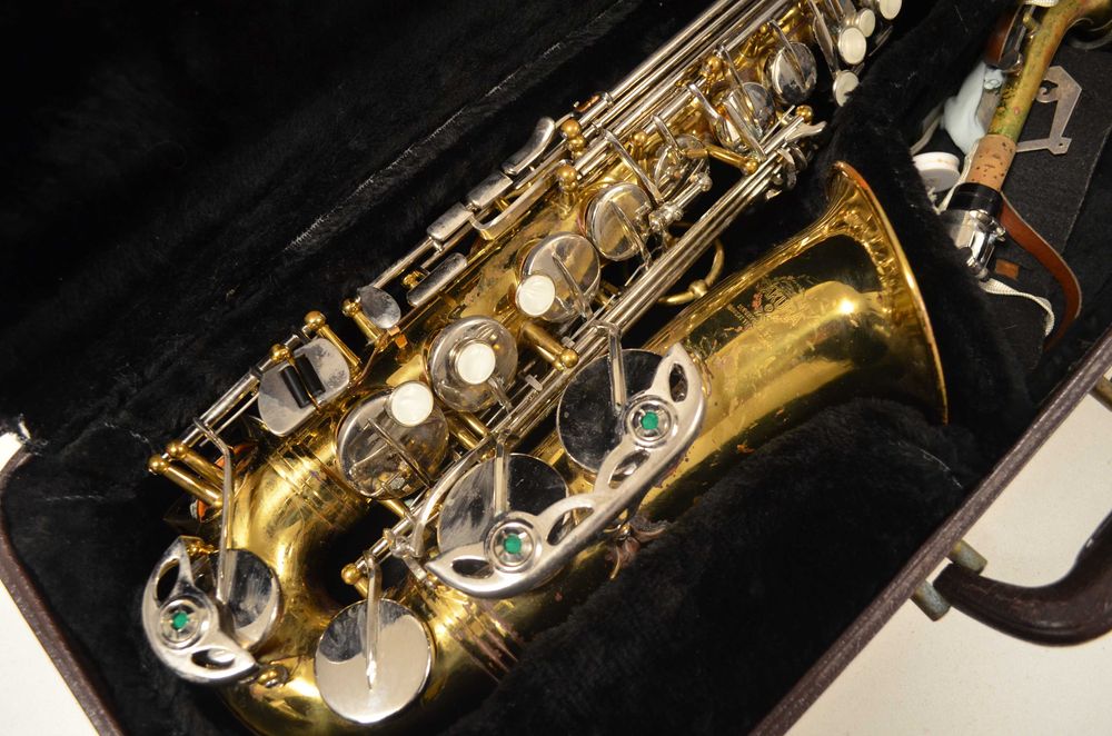 Vendo Sax Alto  Com Estojo