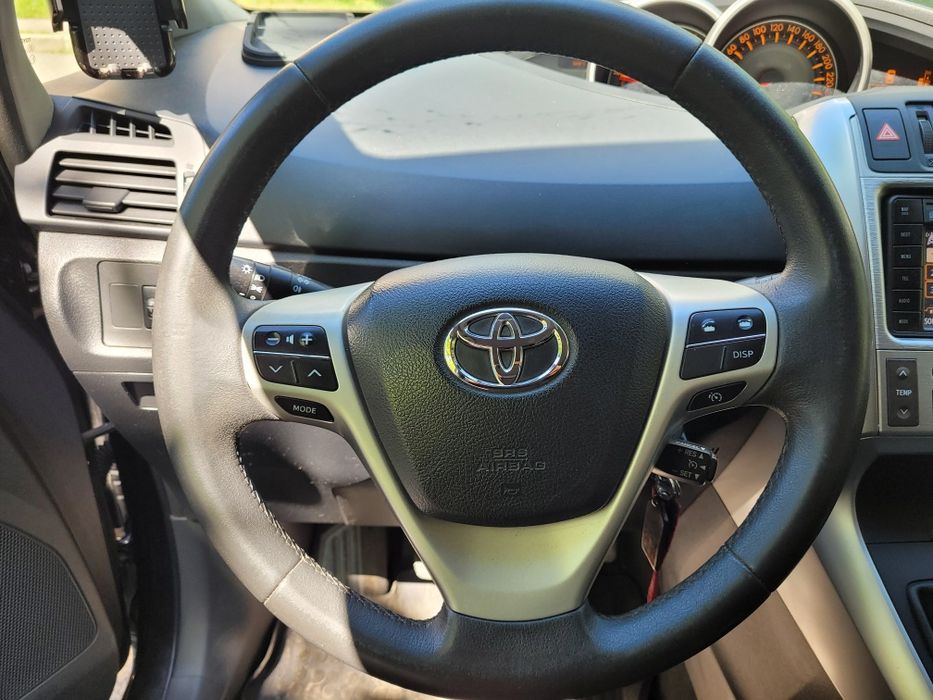 Продам TOYOTA VERSO 2.0   7 місць.