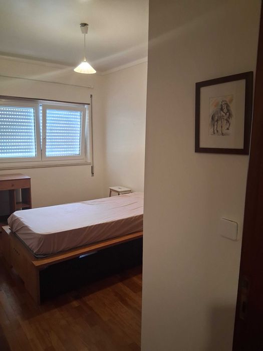 Cama individual com estrado
