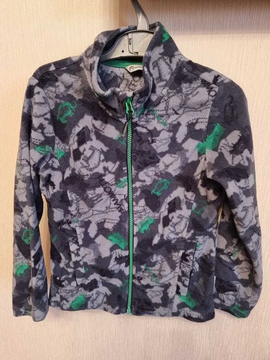 Продам флиску  Outventure на молнии 122 рост-Б/У