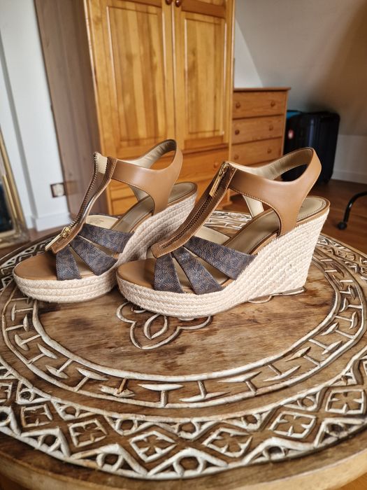 Sandały na koturnie Michael Kors