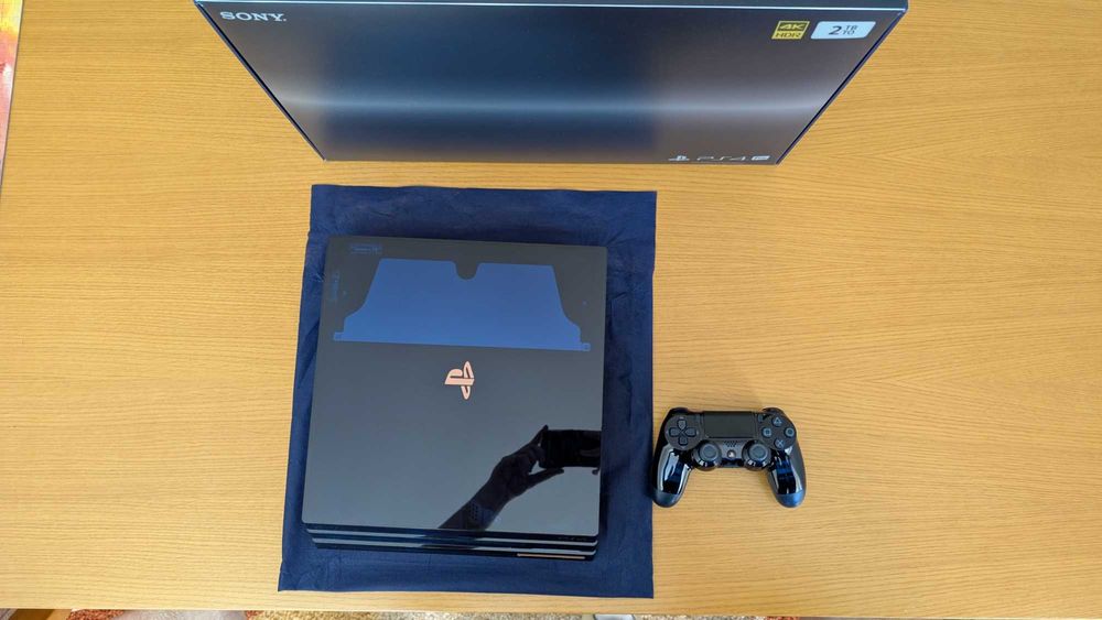 Consola PS4 Pro 4TB - 500 Million Limited Edition Versao 8.03