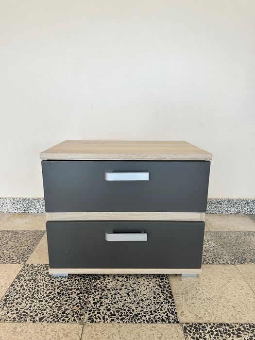 Mesas de cabeceira - 2x - novas já montadas