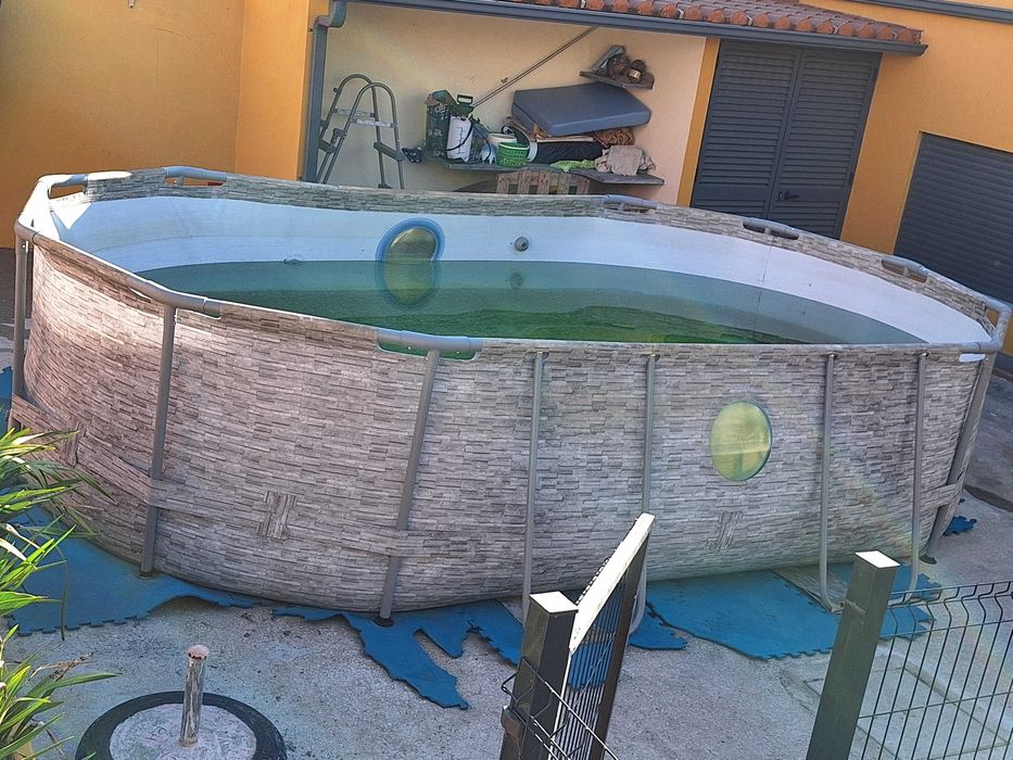 Piscina portatil com muito pouco uso
