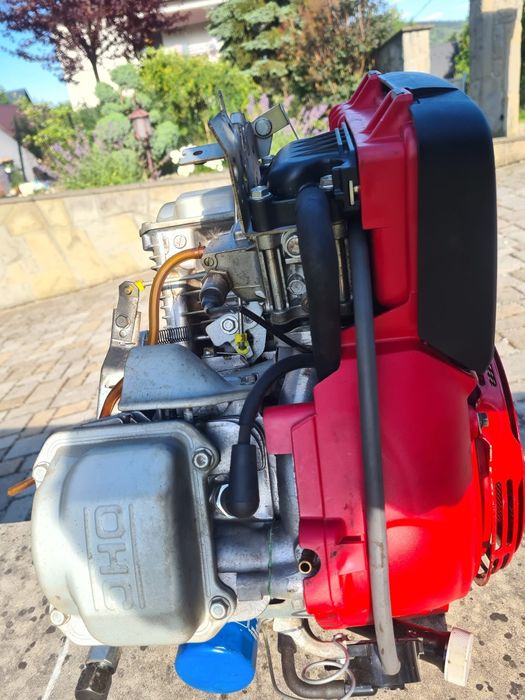 Silnik Honda 2 cylindry z kosiarki