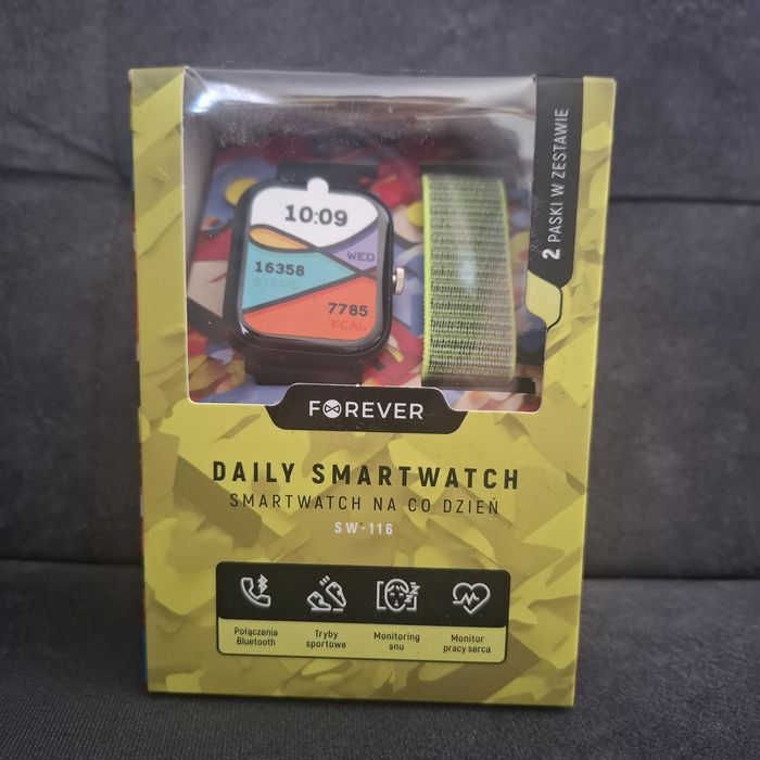 Smartwatch z pomiarem aktywności sportowych i pulsometrem