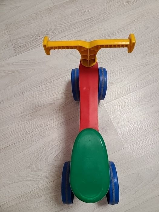 Беговел- толокар до 3 лет.