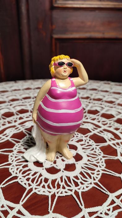 Figurka plażowiczki