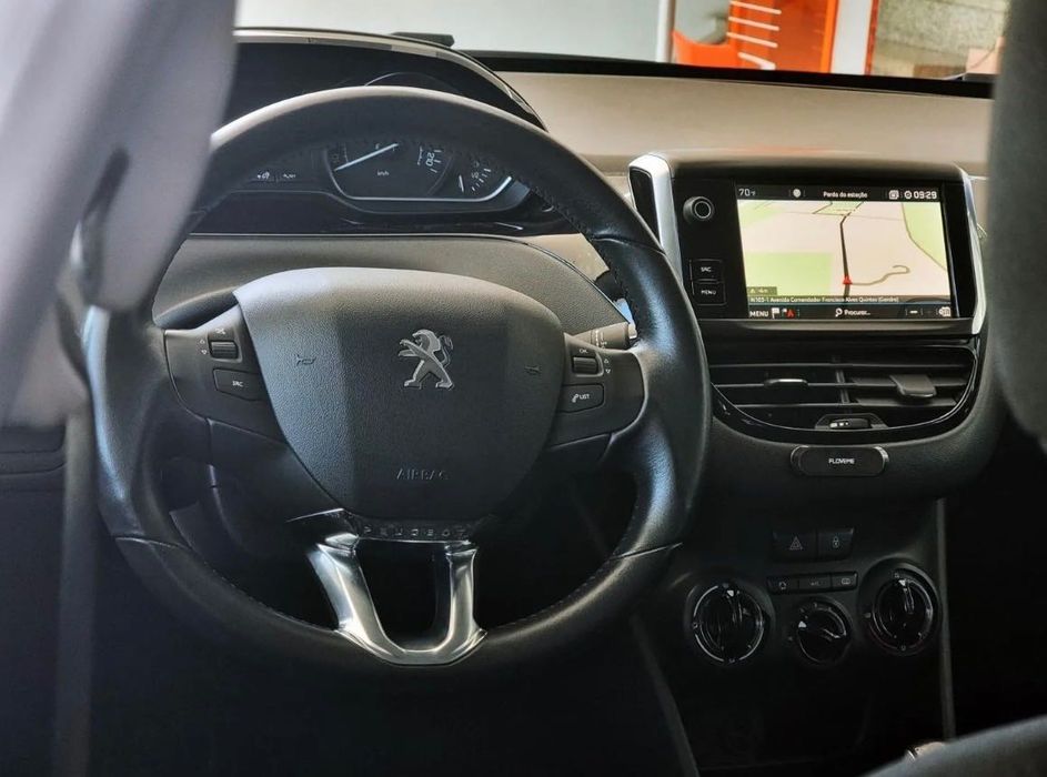 Peugeot 208 ano 2018