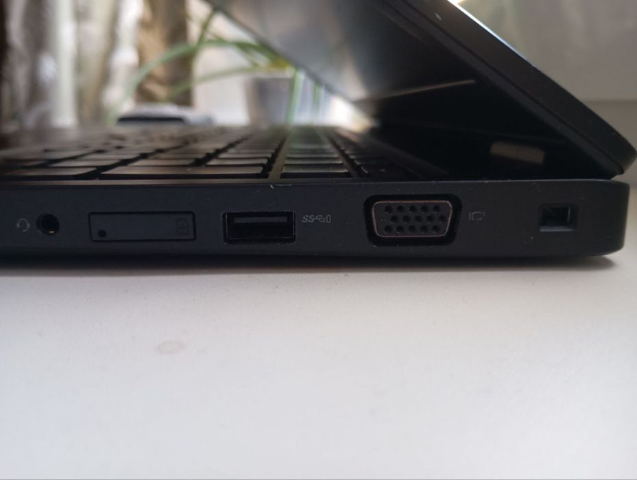 Ноутбук Dell Latitude 5590 i5-8350U/8Gb DDR4/256Gb SSD/15