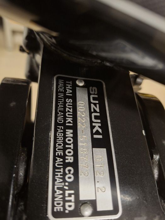 Jak nowy silnik zaburtowy SUZUKI 2.2 stan idealny, łódka ponton